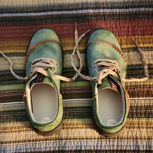 Stylish Green Women's Sneakers